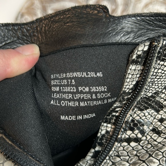 SHAYANNE WHITE LEATHER, FAUX SNAKESKIN DESIGN, WESTERN COWBOY BOOTIES SIZE 7.5 - Picture 7 of 10